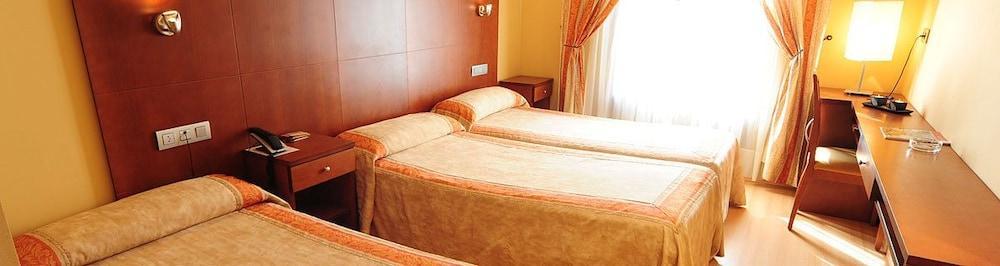 Hotel Jaques Jaca Bagian luar foto