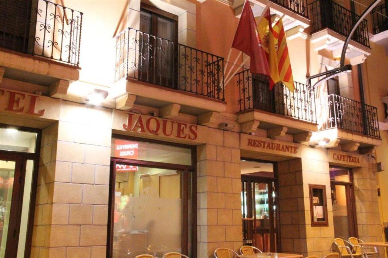 Hotel Jaques Jaca Bagian luar foto