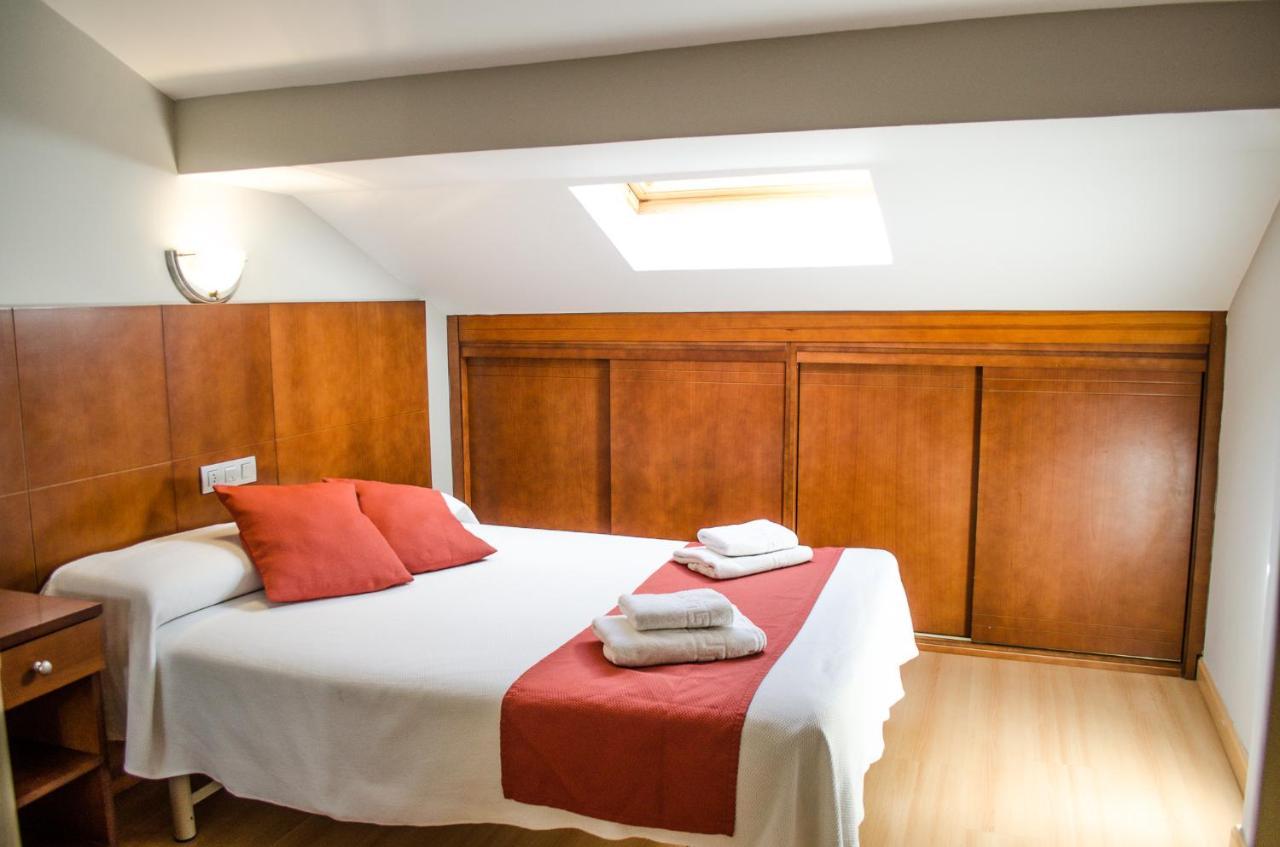Hotel Jaques Jaca Bagian luar foto