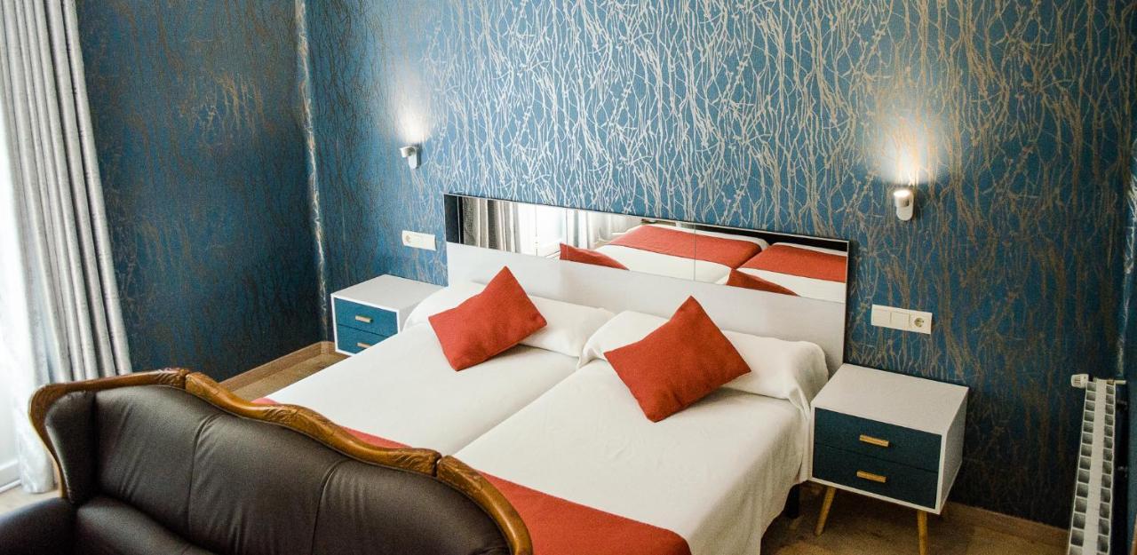 Hotel Jaques Jaca Bagian luar foto